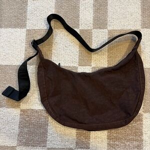 BAGGU MEDIUM CHOCOLATE CRESCENT